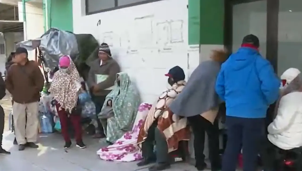 Cuarto intermendio al paro de salud en Santa Cruz: Pacientes esperan reprogramación de consultas
