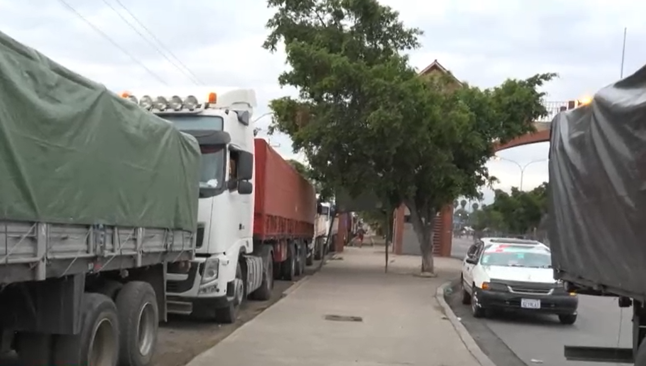 “Las filas por combustible han bajado en por lo menos un 55%”, señala dirigente del transporte pesado de Cochabamba