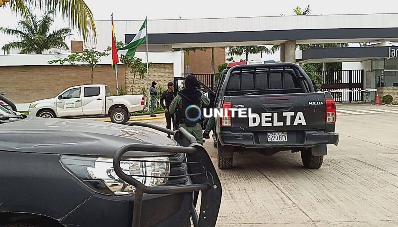 Hallan una caja fuerte con dinero en allanamiento a casa de Roger Mariaca en Santa Cruz