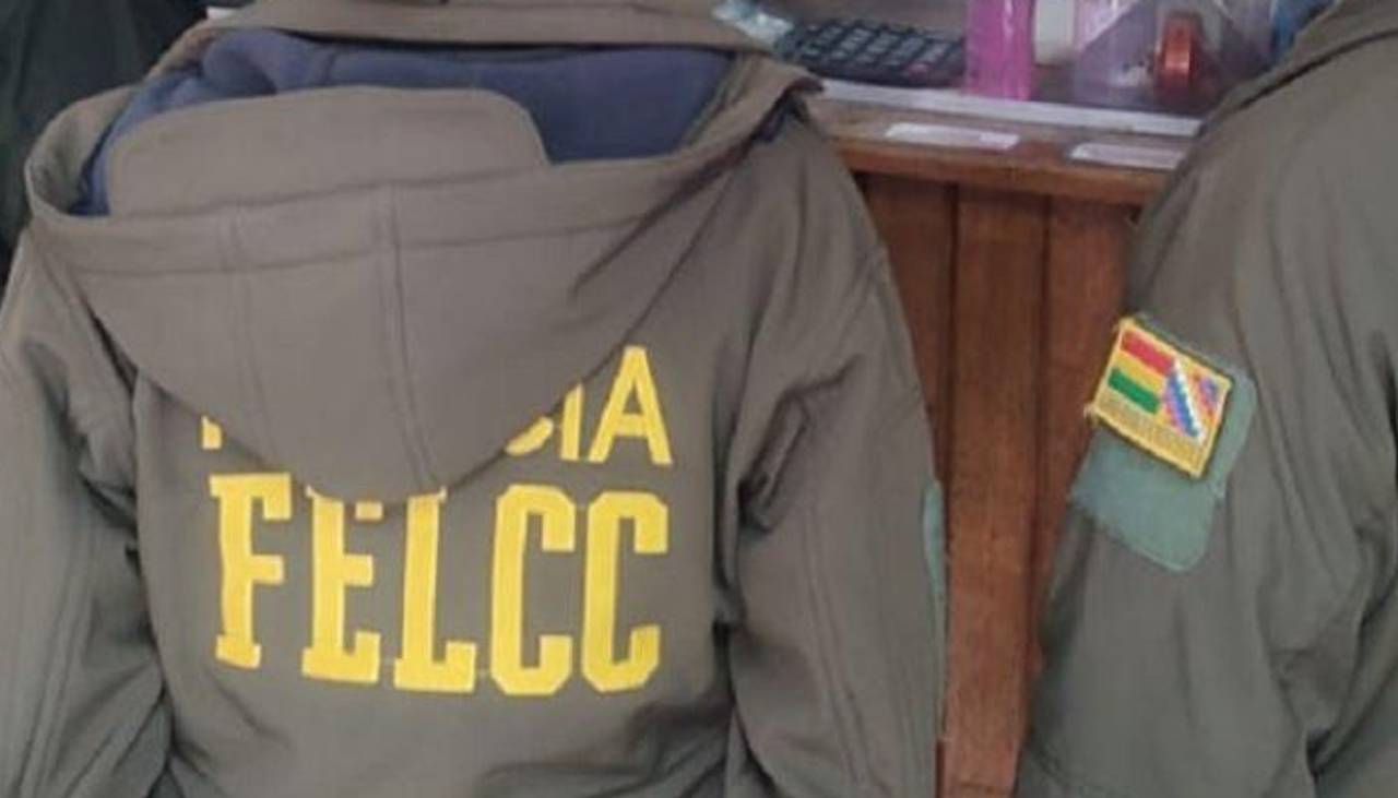 Fiscalía imputa por cinco delitos al exdirector de Inteligencia y pide cárcel por seis meses