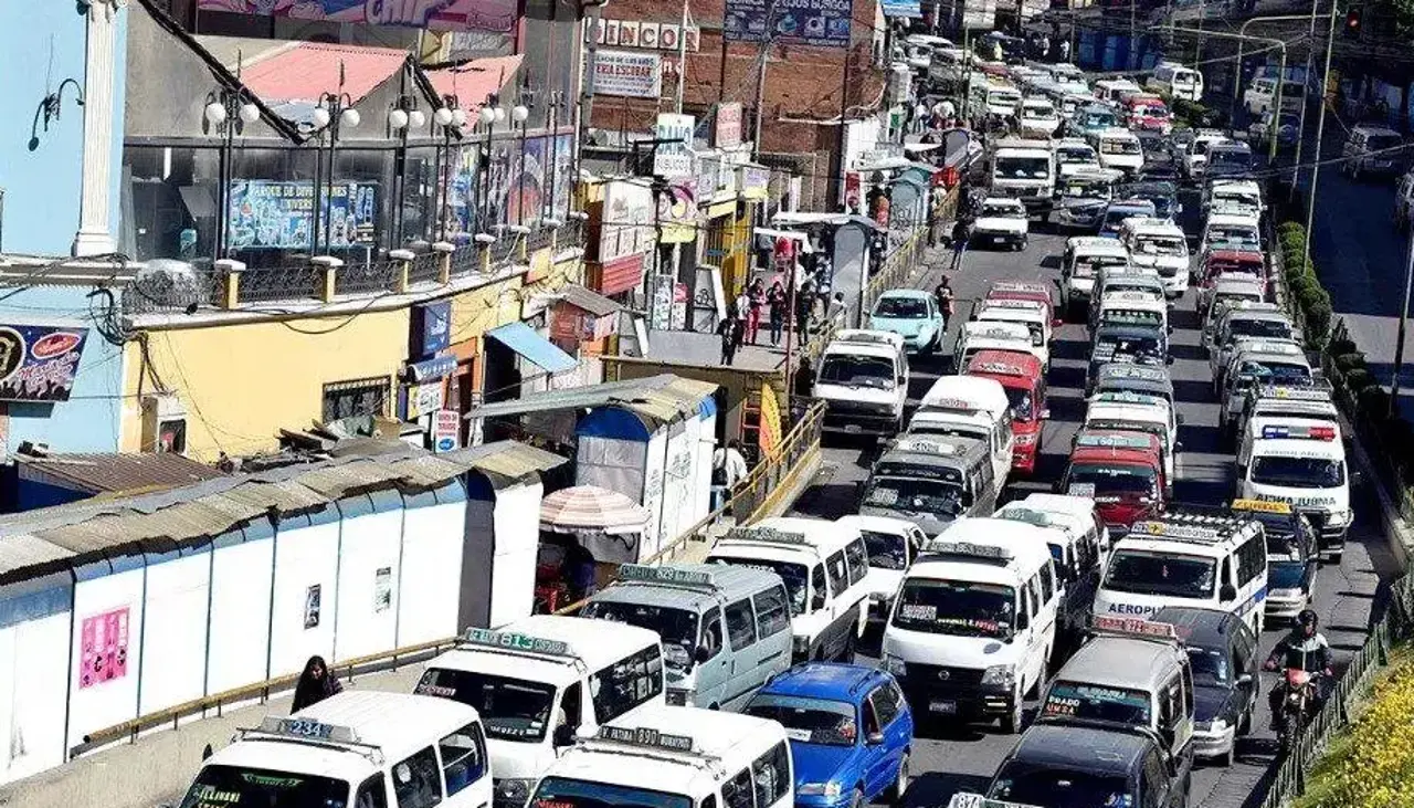 Transporte paceño pide reprogramar créditos y advierte con no pagar peajes 