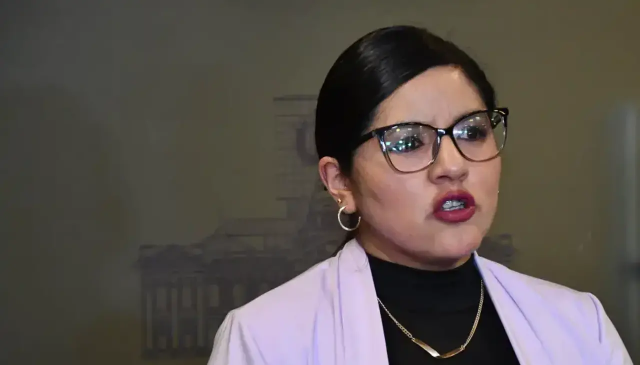 Diputada Claros anuncia procesos disciplinarios y advierte con “recuperar” curules de la alianza 