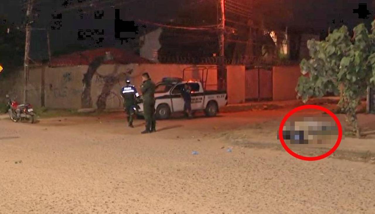 Hombre es hallado sin vida en plena vía pública, se presume que cayó de su motocicleta