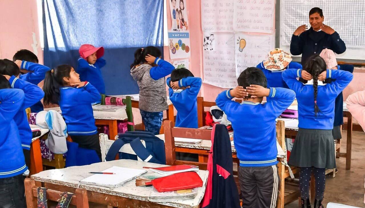 Cada departamento decidirá si amplía las vacaciones de invierno, dice ministro de Educación
