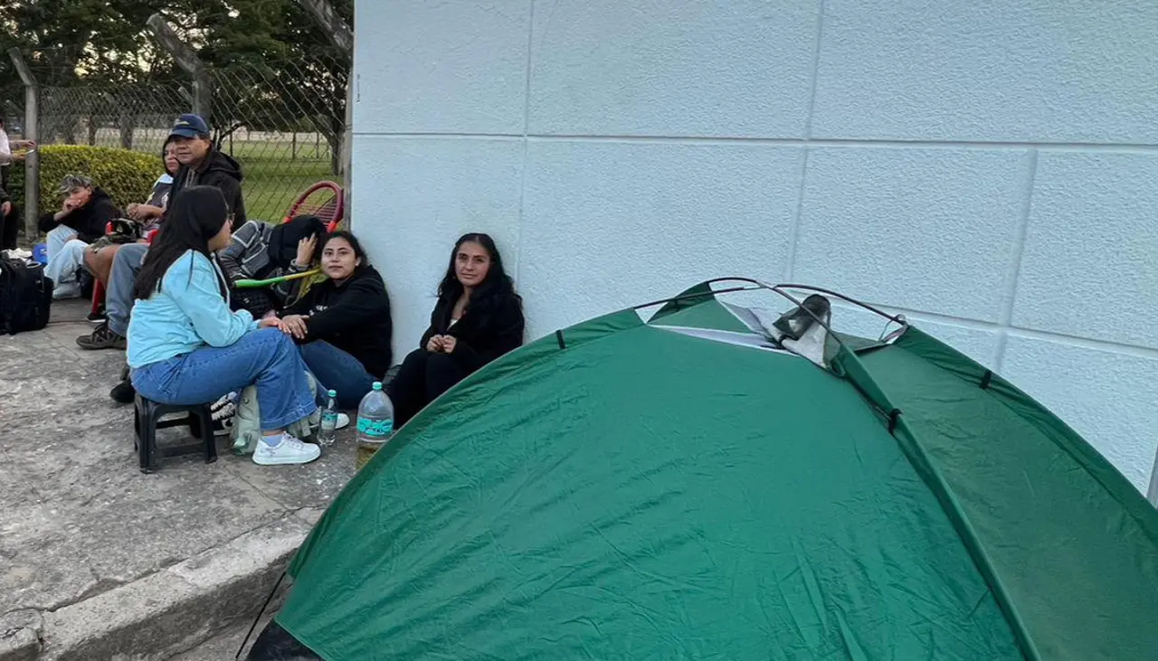 ¡Expectativa por el casting de Yo Me Llamo en Santa Cruz! hay personas en camping haciendo fila