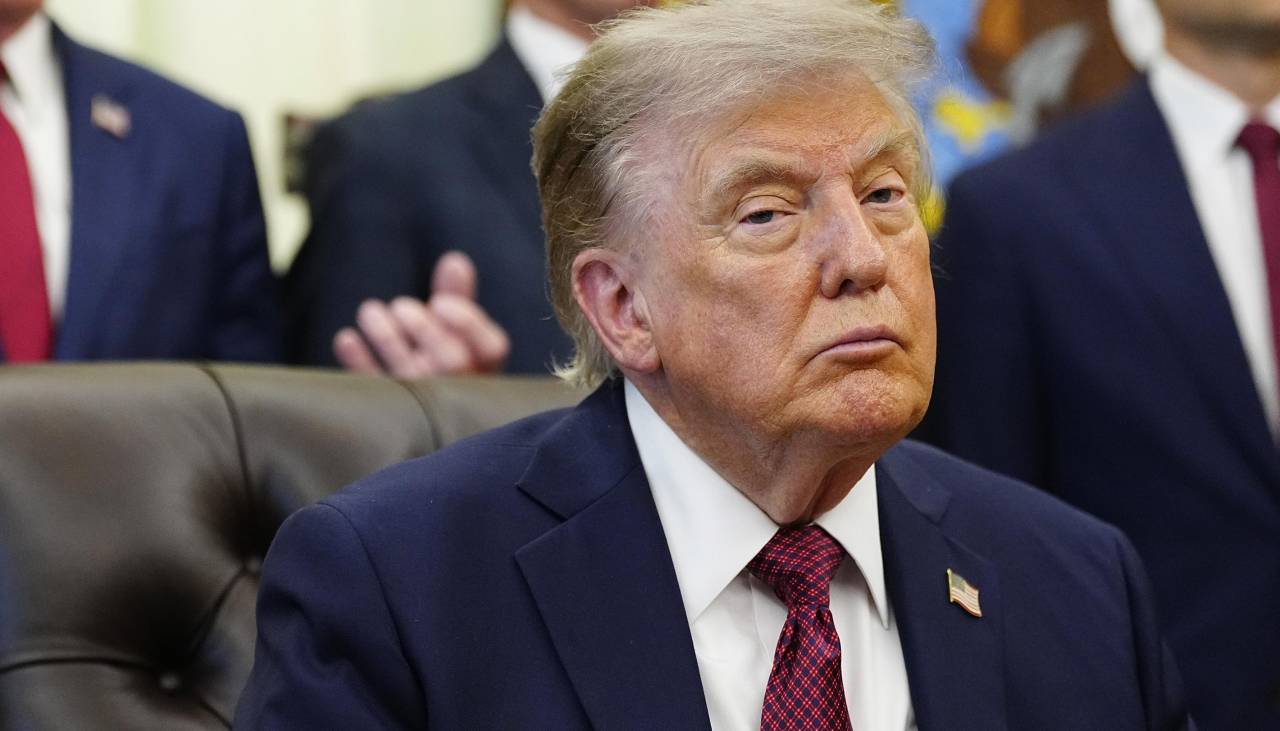 EEUU interrumpe bombardeos a Irán mientras Trump espera una solución diplomática