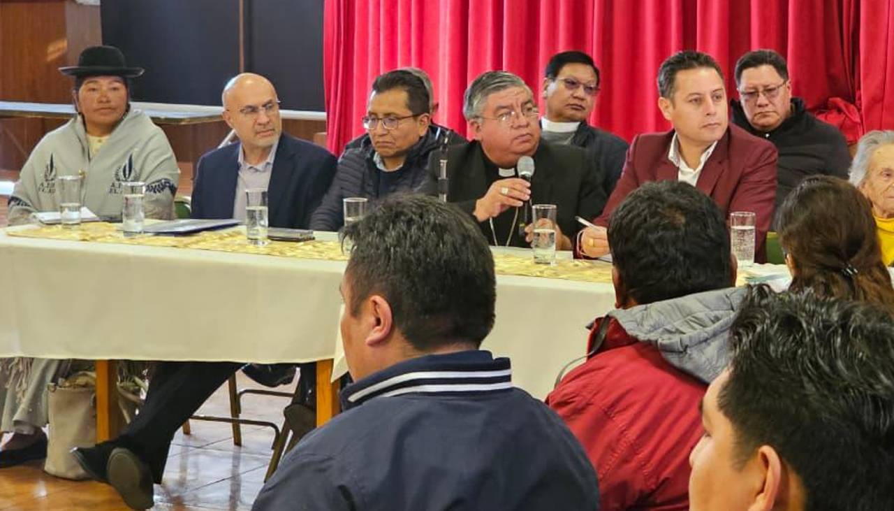 Sin la COB ni los campesinos, se instala el diálogo que busca frenar los bloqueos en Bolivia