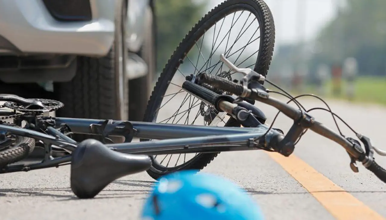 Un ciclista muere en choque con un vehículo; el chofer se dio a la fuga, reporta la Policía 