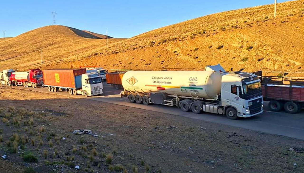 Por seguridad, YPFB suspende temporalmente el envío de cisternas con gas a zonas bloqueadas