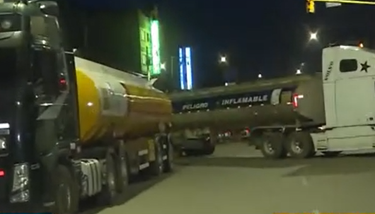 El transporte pesado activa bloqueos en El Alto por los problemas con el diésel