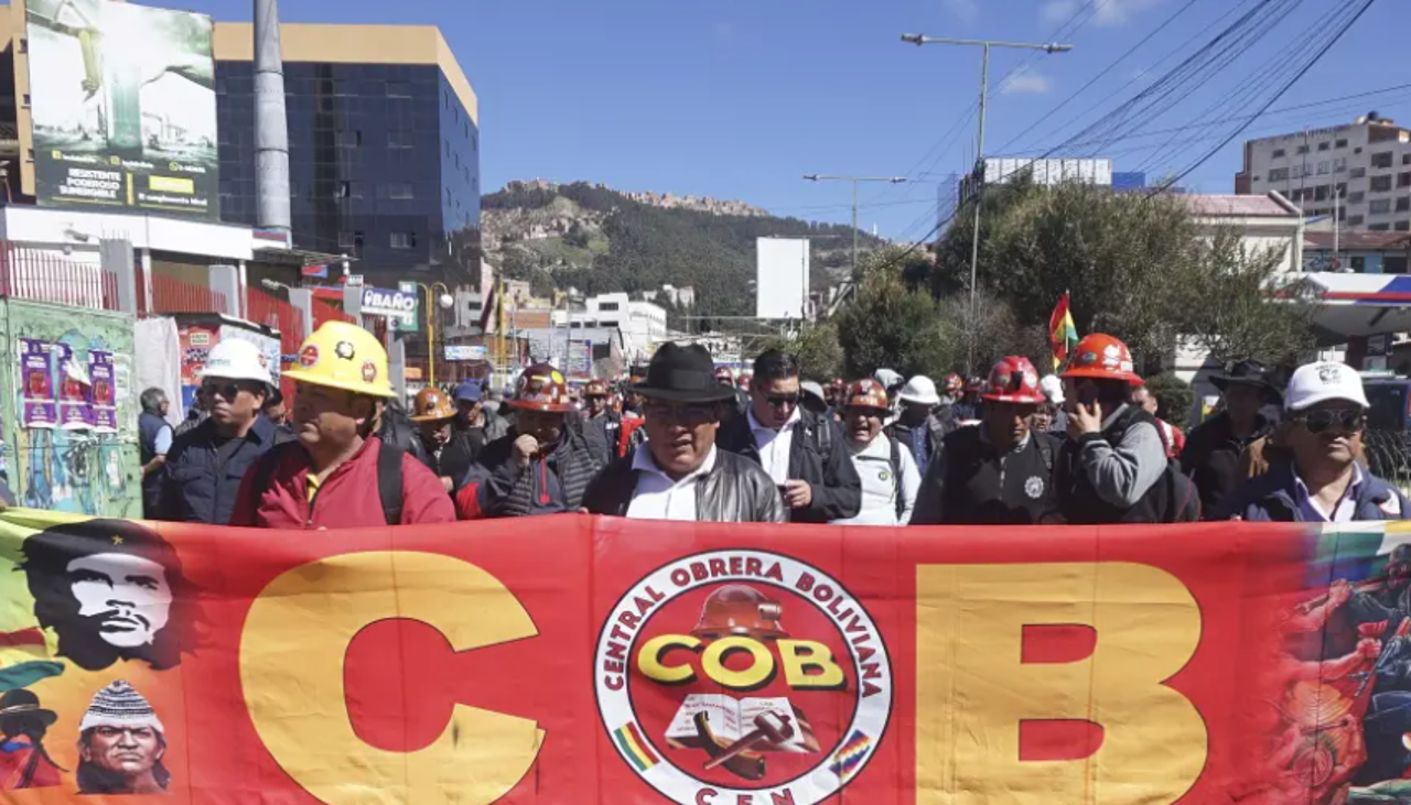 Bolivia conmemora el Primero de Mayo marcado por movilizaciones y el llamado del Gobierno para reconstruir el país