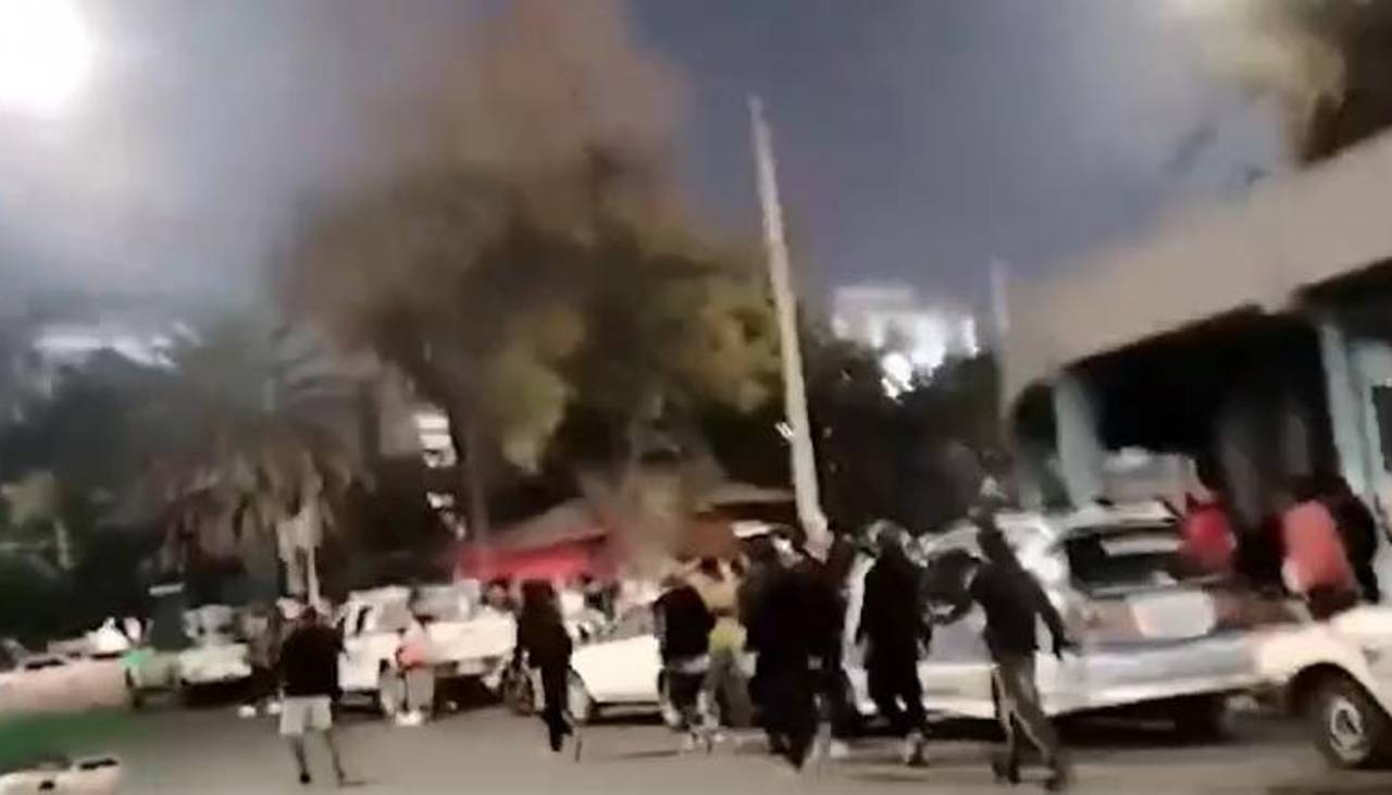 Gasifican a hinchas que lanzaron petardos afuera del estadio tras el clásico cochabambino