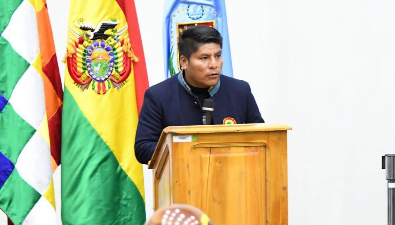 “No somos cajeros”, Loza dice que llevará a Sucre propuesta para que gobernaciones dejen cubrir algunos pagos
