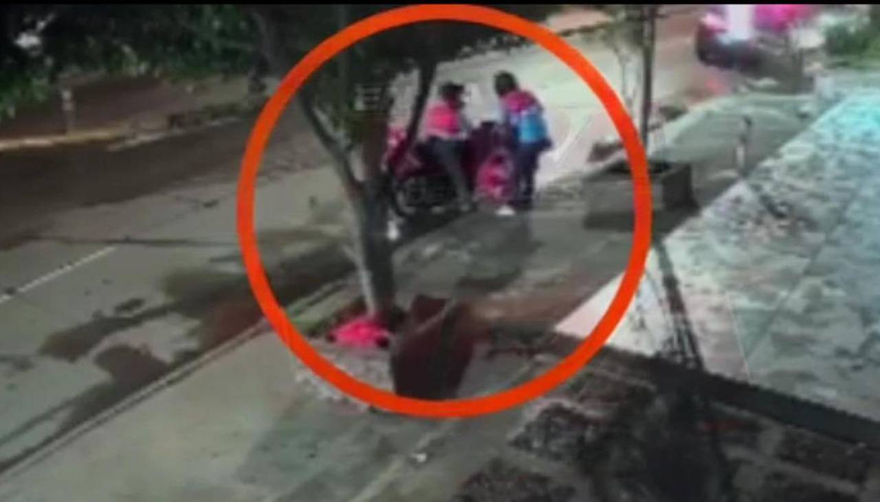 Los sicarios que atacaron a la activista Beller vestían como deliverys y robaron una moto para fugar