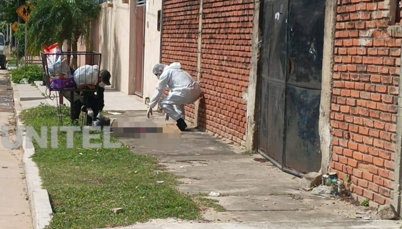 Testigos aseguran que un hombre delgado y con lentes fue quien dejó un feto en un basurero