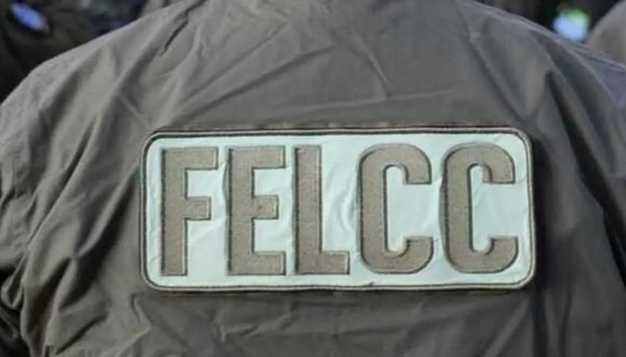 Sorprenden a un sujeto robando equipos de una avioneta incautada en Chimoré