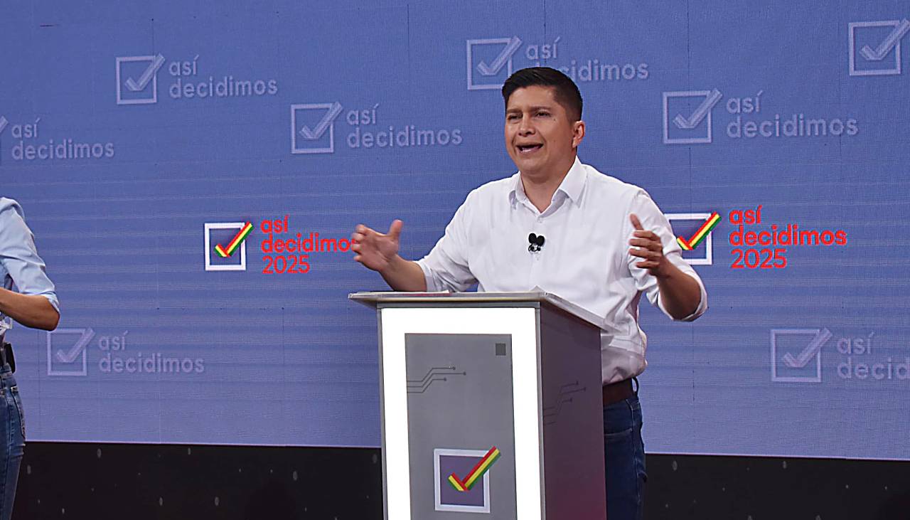“No se sale de una deuda con otra”: Medrano propone auditar empresas del Estado, cerrar deficitarias y liberar exportaciones