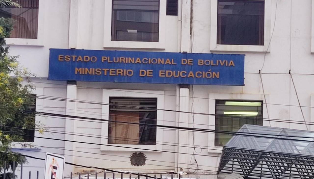 “No todos los Veliz Ramos son mis familiares”: la respuesta del ministro de Educación a la acusación del diputado de CC