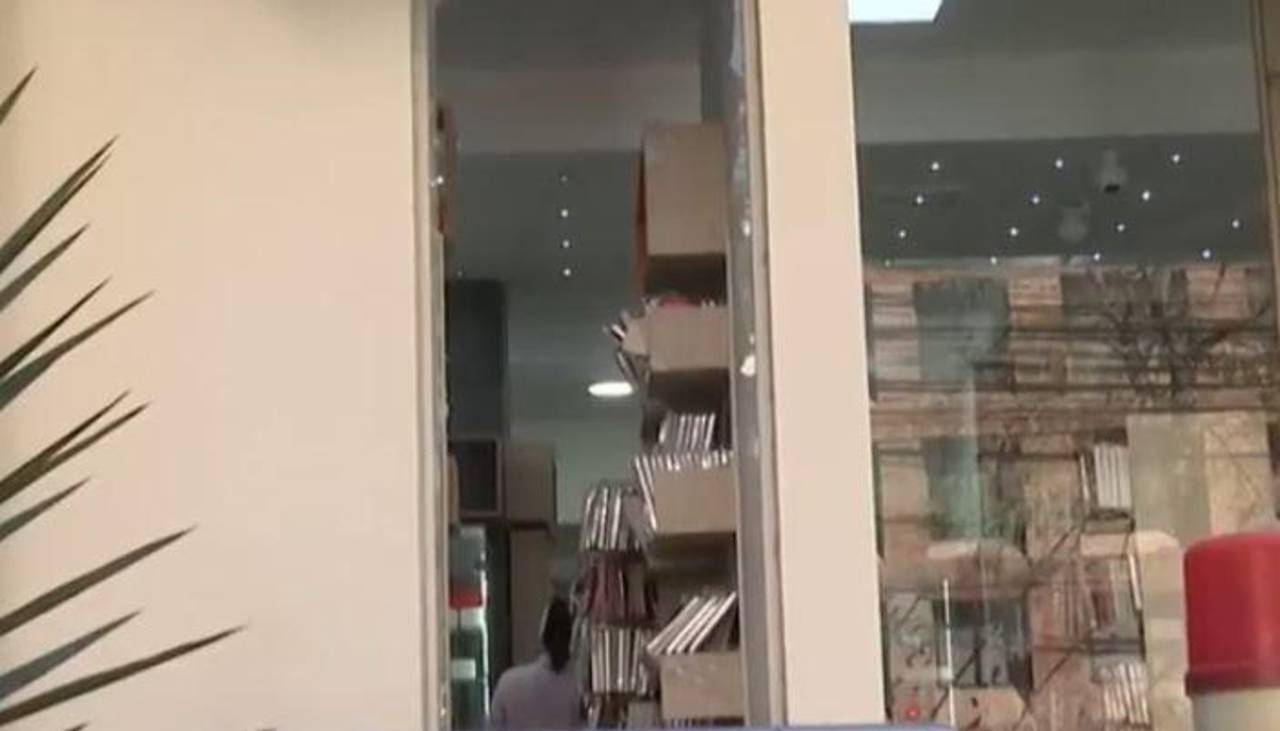 Al menos cinco hombres armados y con los rostros cubiertos robaron en una tienda de celulares en Cochabamba