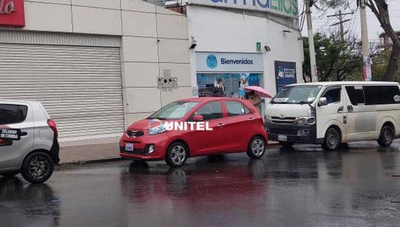 Filas por gasolina en Cochabamba, surtidores sin el carburante en Santa Cruz mientras que la carga es regular en La Paz