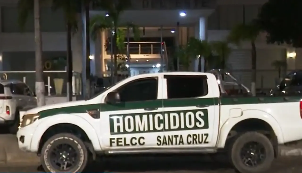 Hallan muerta a una mujer en un condominio; presumen caída desde el piso 7
