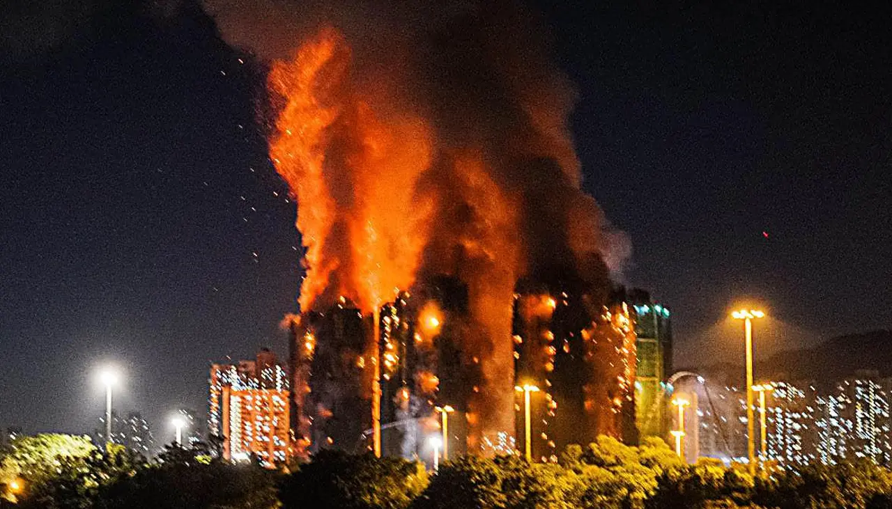 Sube a 44 los muertos y 279 desaparecidos en el peor incendio de Hong Kong en 30 años