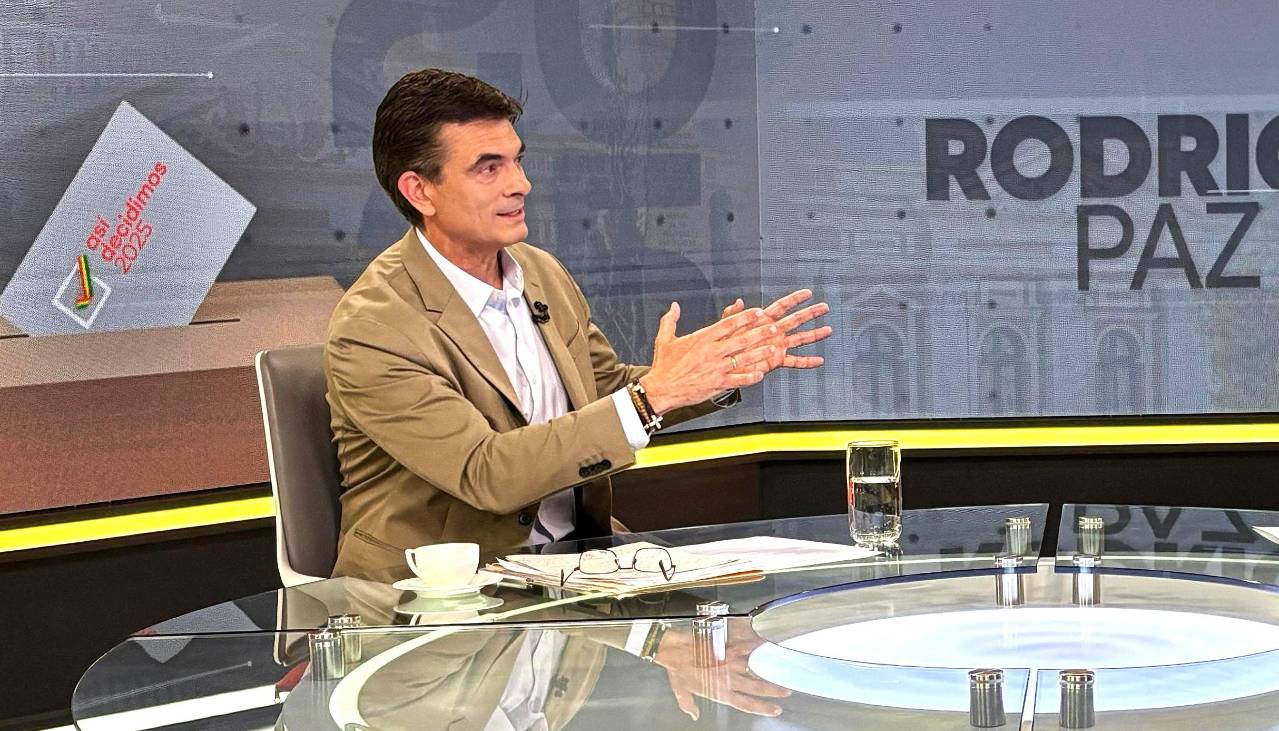 “Ser de izquierda y derecha, roban lo mismo”, afirma Rodrigo Paz, candidato del PDC