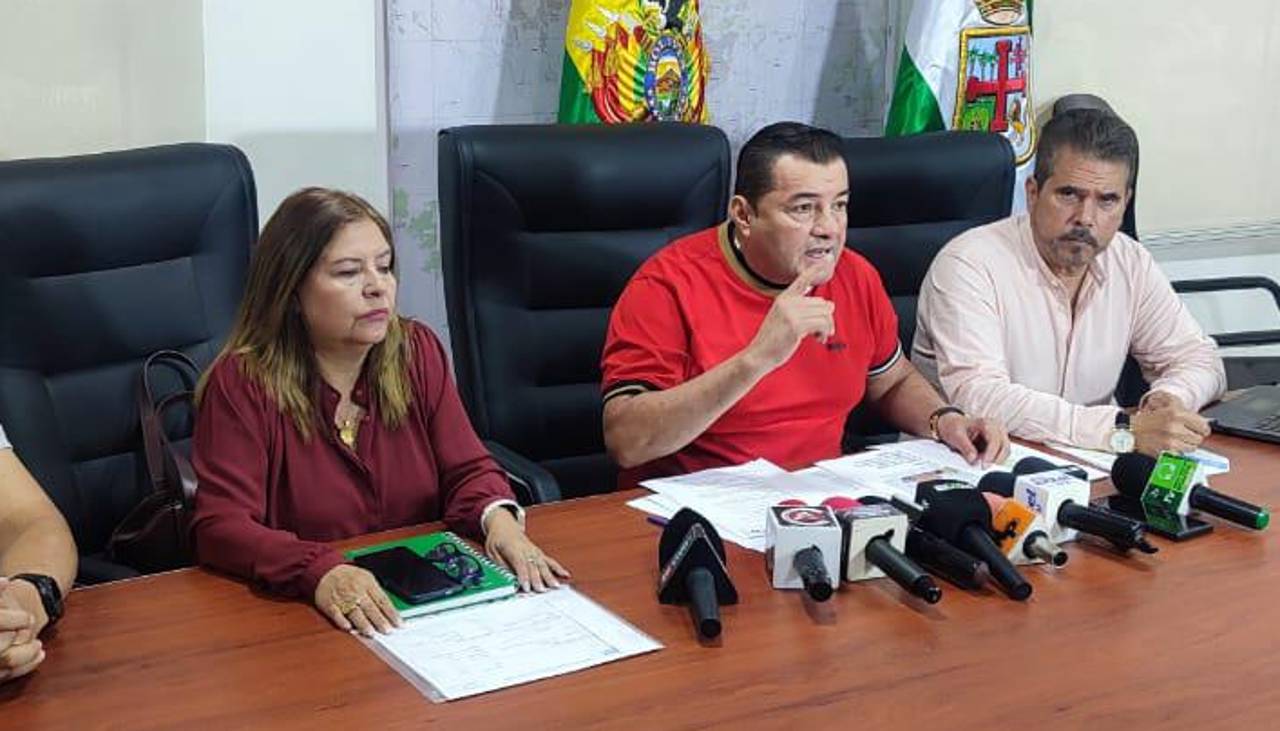 Jhonny dice que aún no entregó documentos del Mutualista pero ya se están elaborando planos y certificado catastral