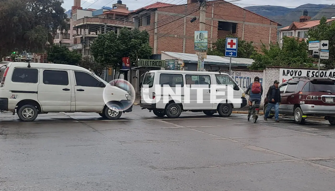 DS 5503: Santa Cruz, sin micros; Cochabamba, con bloqueos y en La Paz los pasajeros denuncian cobros excesivos