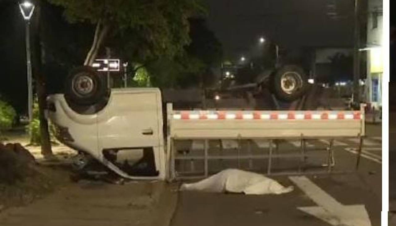 Video: Así fue el choque en el que una camioneta quedó volcada y una mujer falleció