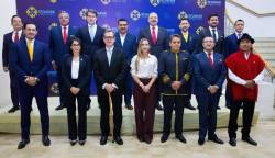 Una fotografía del Consejo Nacional Electoral muestra a los candidatos presidenciales de Ecuador.