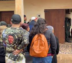 Un médico torturado y maniatado sobrevivió al ataque en el que asesinaron a su colega, según bomberos
