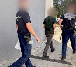 Detienen a un hombre que comía restos humanos robados de un hospital y cementerios en Hungría
