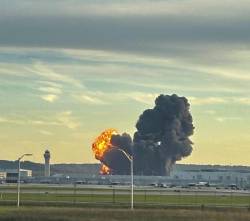 Al menos tres muertos y 11 heridos en accidente de avión de carga en EEUU