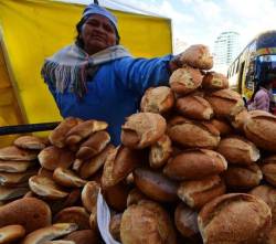 Gobierno convoca a los panificadores para este miércoles ante la advertencia de incrementar el precio del pan 