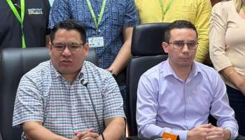Mariaca guarda silencio y Zeballos declara ante un fiscal, ambos esperan ser puestos ante un juez 