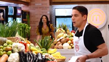 Caos, desorden y gritos en la visita de los cocineros al mercado 