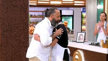 El abrazo afectuoso del chef Marko Bonifaz a Oliver en un momento frágil de su devolución