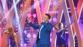El escenario explotó: Américo se lució con la cumbia ‘El embrujo’