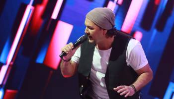 “Parece un dueto con Ramazzotti”, la dura crítica a Ricardo Arjona por exagerar su voz