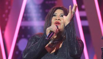 La voz de Alejandra Guzmán hace vibrar el escenario con un clásico inolvidable
