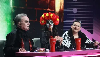 Tétrica caracterización del jurado para celebrar Halloween 