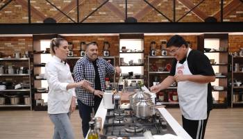 El susto de los chefs al ver la preparación de Paluleos en la cocina 