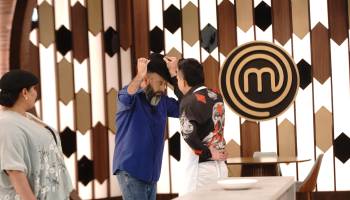 La alegría desbordante de Fher al entregar su sombrero a Marko Bonifaz
