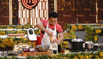 La negativa de Fher a la propuesta de Sebastian de cantar y alegrar la noche 