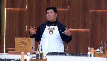 Paluleos sorprendió con look emo al entrar a las cocinas de MasterChef
