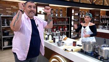 El trend viral de Corona que se animó a bailar Marcos Gonzalez junto a Renata 