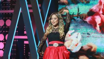 Alicia Villarreal desafina y recibe varias críticas del jurado