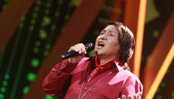 Nino Bravo mejora y vuelve con otra actitud al escenario de los sueños 