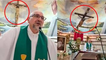 Imágenes fuertes: Un sacerdote muere tras al caerle una pesada cruz en la cabeza cuando daba misa